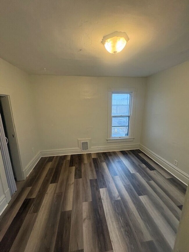 Foto del edificio - 723 W Armstrong Ave