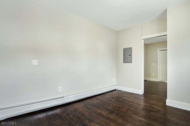 Building Photo - 11 Salter Pl