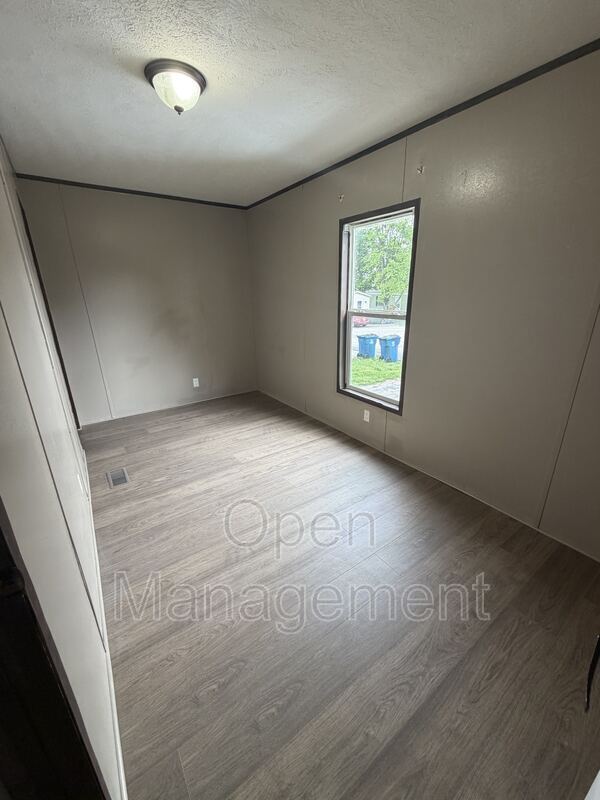 Building Photo - 4950 W Farm Rd 156