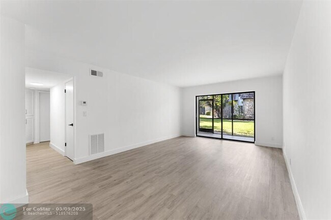 Building Photo - 3105 Oakland Shores Dr