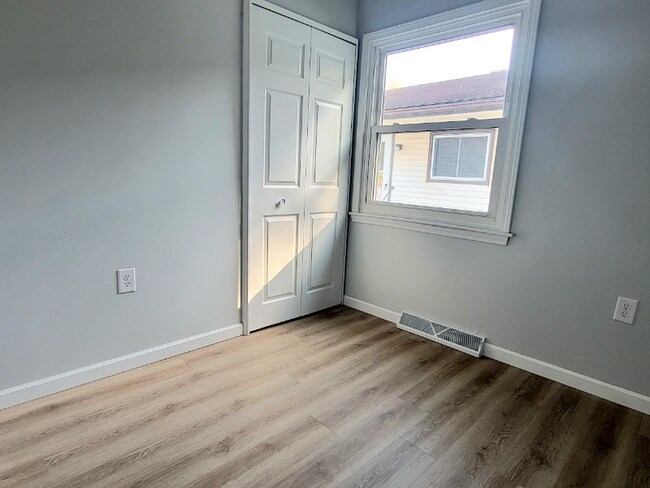 Foto del edificio - 2933 Daleford Ave NE