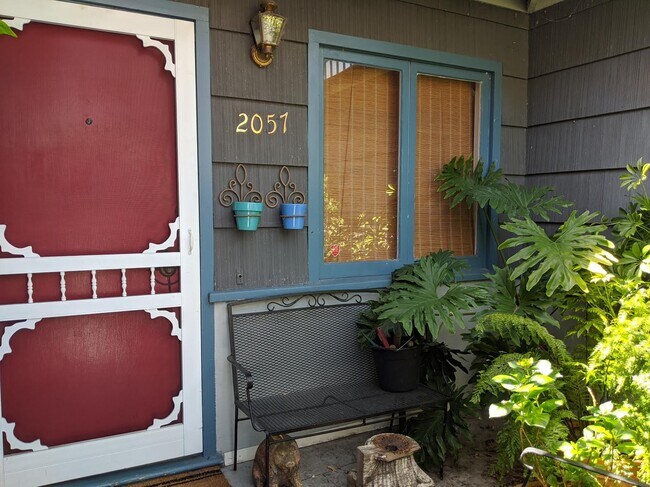 Private sitting area surrounded by bushes - 2057 Junction Ave