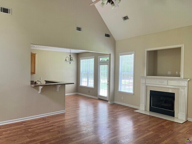 Foto del edificio - 136 Joycliff Cir
