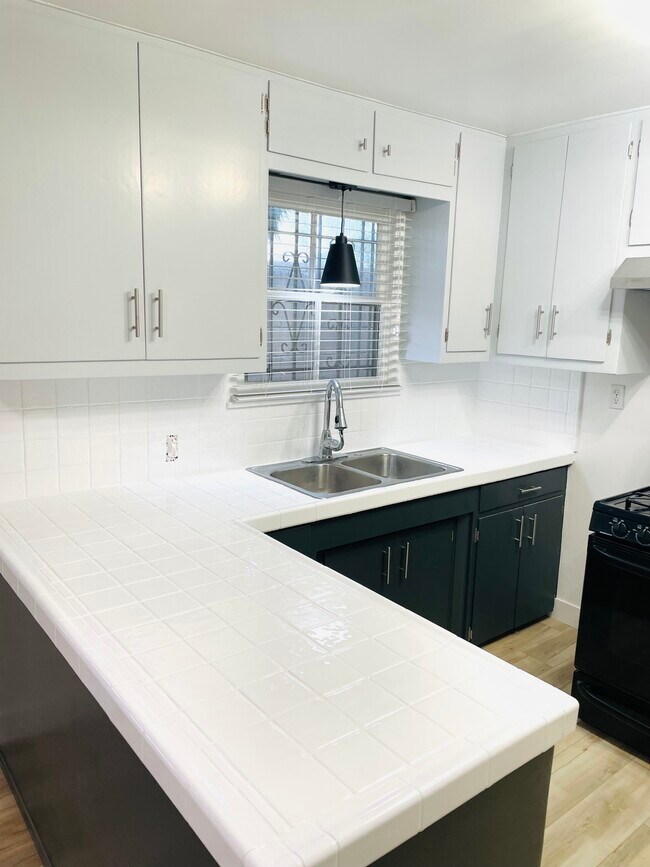 Foto del edificio - 6203 Condon Ave