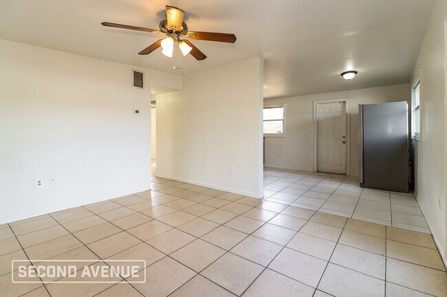 Foto del edificio - 9295 Starkey Rd