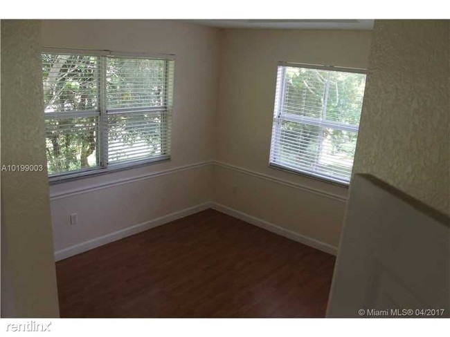 Building Photo - 1389 NE 33rd Ave