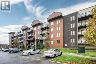 Building Photo - 720 Yonge St