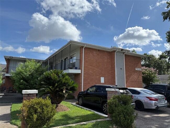 Foto del edificio - 425 E 9th St