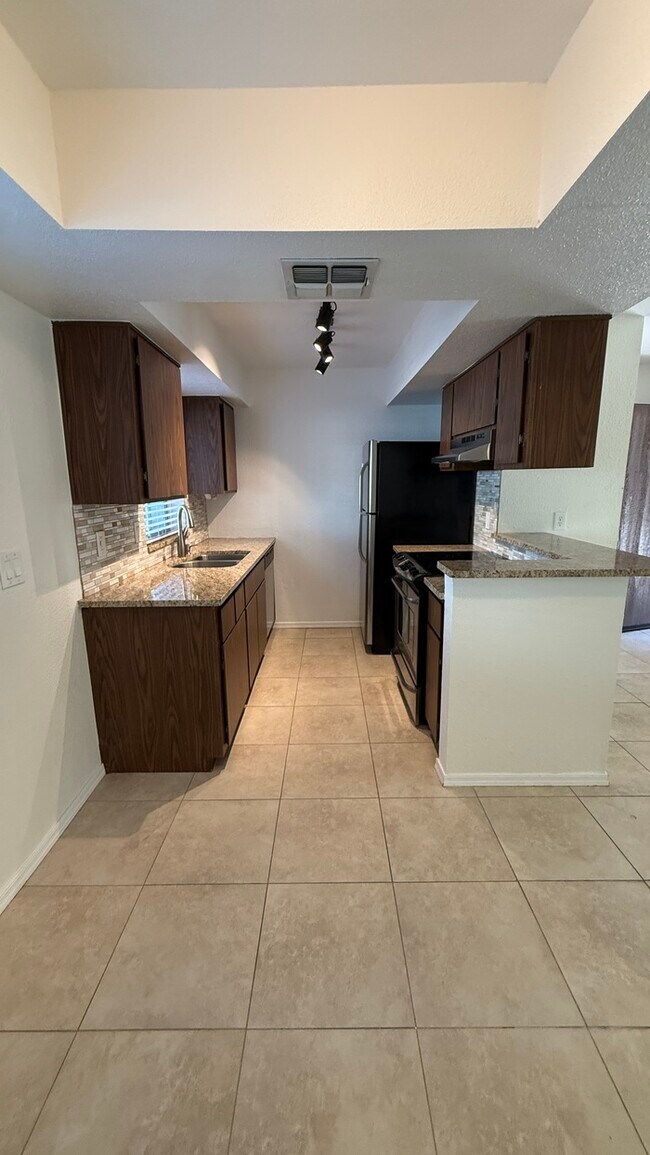 Foto del edificio - Paradise Valley 1br Condo with Pool
