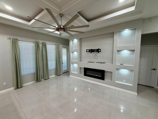 Building Photo - 315 Brooks Cir S