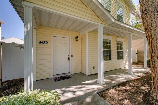 Foto del edificio - Low-Maintenance Comfort with Community Perks