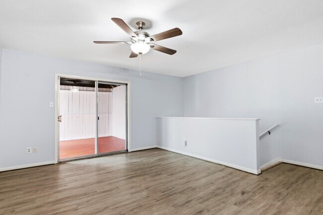 Foto del edificio - 2744 Briarhurst Dr