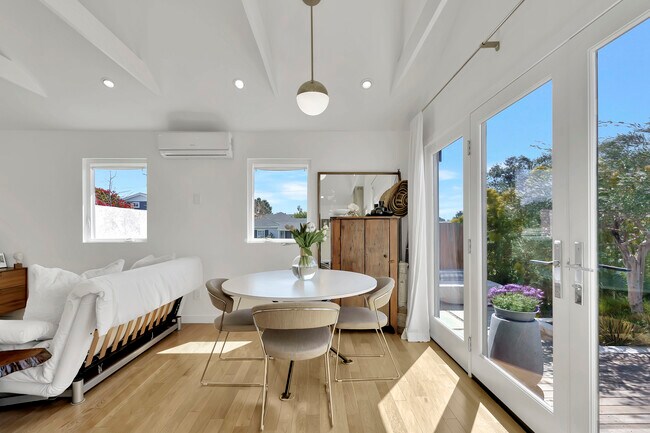 Foto del edificio - 7065 W 85th St