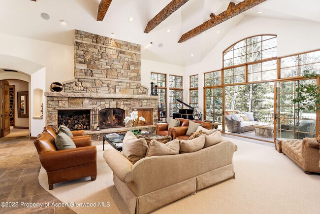 Building Photo - 211 Pine Crest Dr