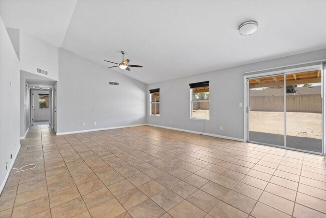 Foto del edificio - Northwest 4 Bedroom Home