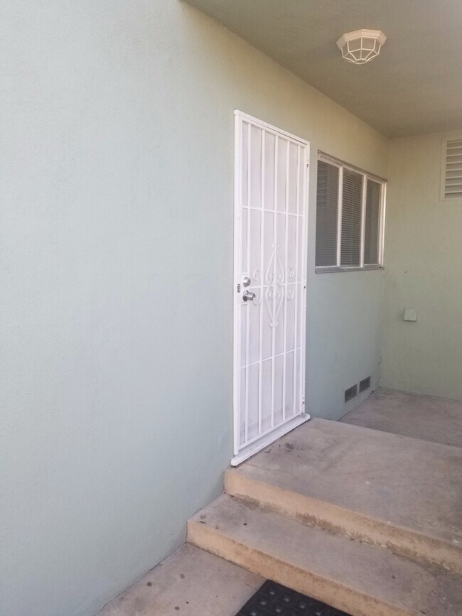 Foto del edificio - 830 Temple Ave