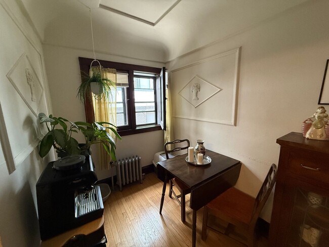 Interior Photo - 1628 Franklin
