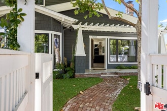 Building Photo - 1203 N Poinsettia Pl