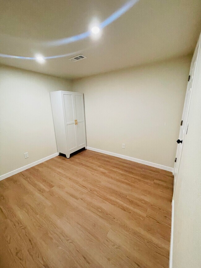 Foto del edificio - 6520 Depew Ct