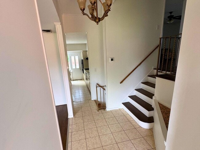 Building Photo - 310 S Oyster Bay Rd