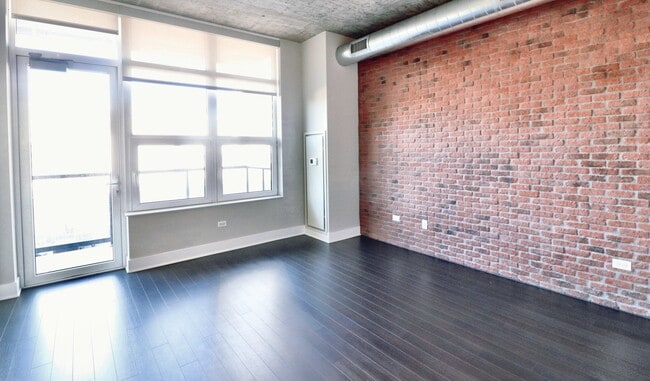 Building Photo - 882 S Clark St