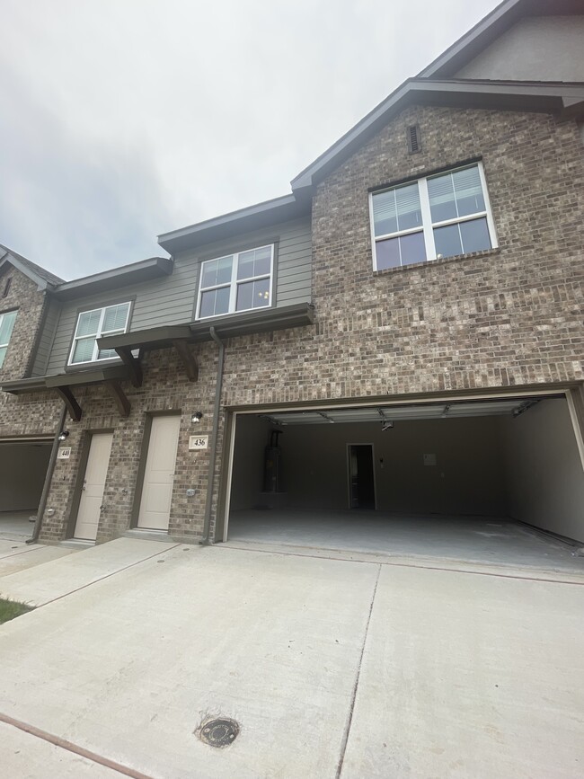 Building Photo - Stone Lake Townhomes