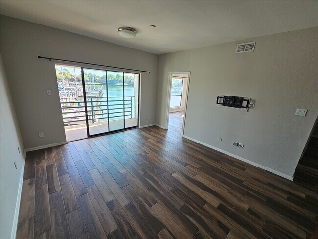 Foto del edificio - 793 Davis Rd