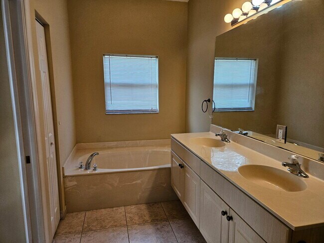 Foto del edificio - 394 NW Breezy Point Loop