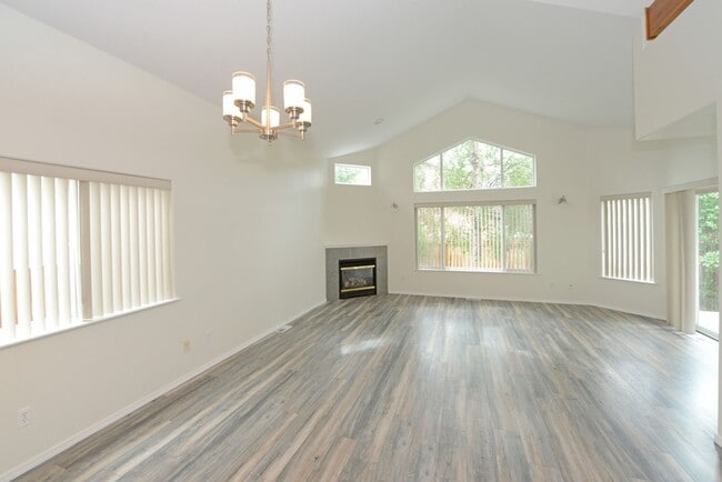 Building Photo - 264 Dailey Ave