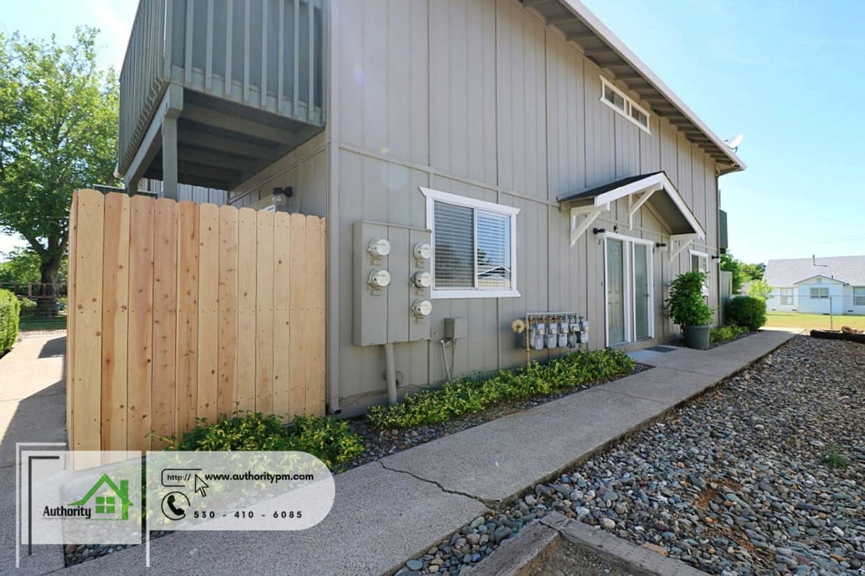 Primary Photo - 2230 Howard St
