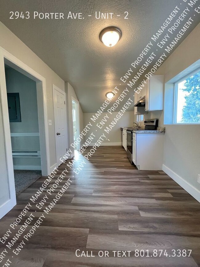 Building Photo - Recently Remodeled 3 Bed/2 Bath Pet Friend...