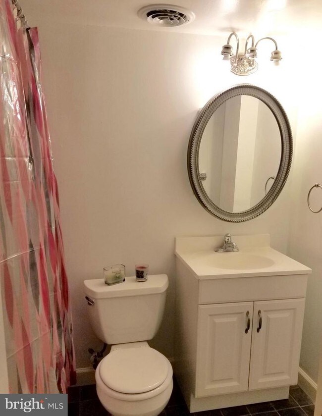 Building Photo - 2498 Sun Valley Cir