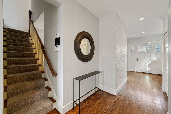 Foto del edificio - 4414 Lowell St NW
