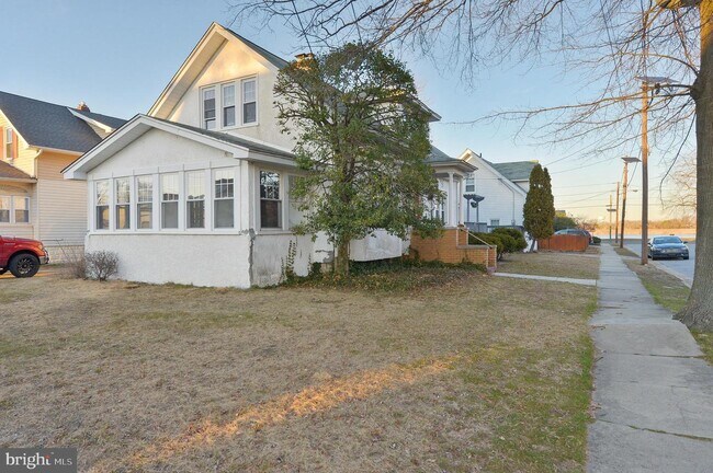 Building Photo - 501 Summit Ave