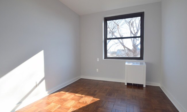 Building Photo - 217 Drake Ave