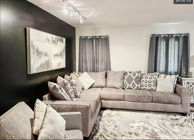 Foto del edificio - 7008 Carpenter Fire Station Rd