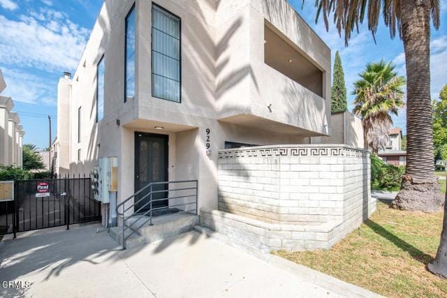Building Photo - 929 S Marengo Ave