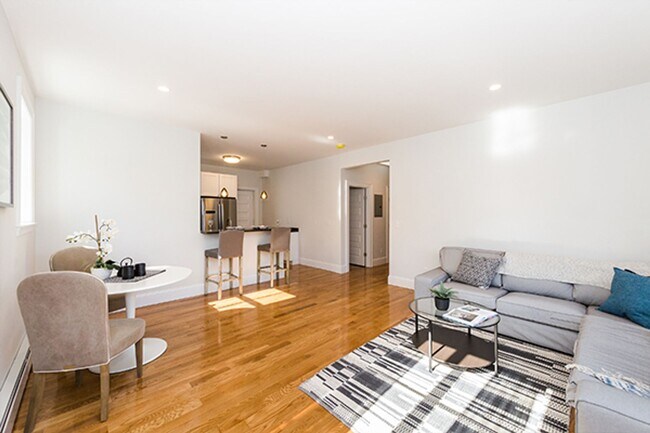 Building Photo - 8/1 Sunny, renovated 3BR right in Porter Sq!