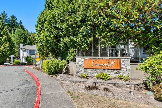 Foto del edificio - AIR CONDITIONED Townhome in Beautiful Summ...