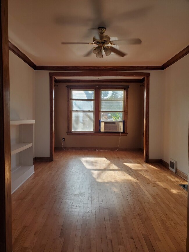 Foto del edificio - 3335 N Springfield Ave