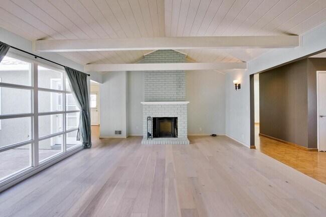 Building Photo - 579 Crawford Dr