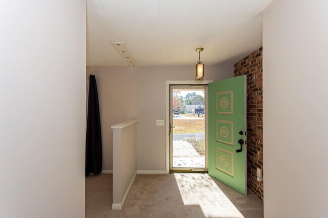 Building Photo - 5025 Queen Chapel Rd