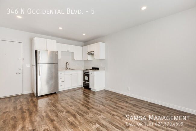 Building Photo - Cozy Studio/1ba Unit in Silverlake with Ba...