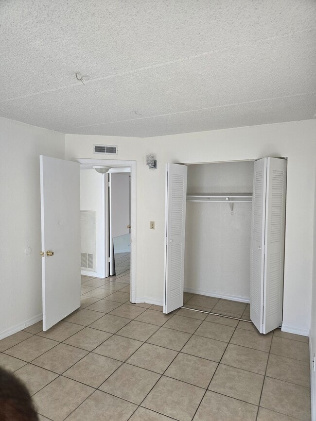 Building Photo - 705 Michigan Ct