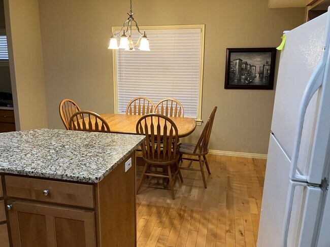 Foto del edificio - 468 Cottage Ct