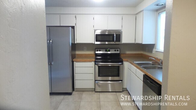Foto del edificio - 759 N Cloverleaf Loop