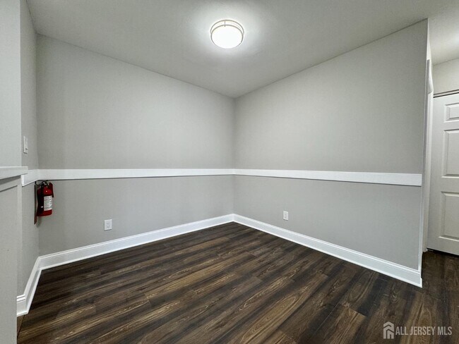 Building Photo - 10 Lear Ct