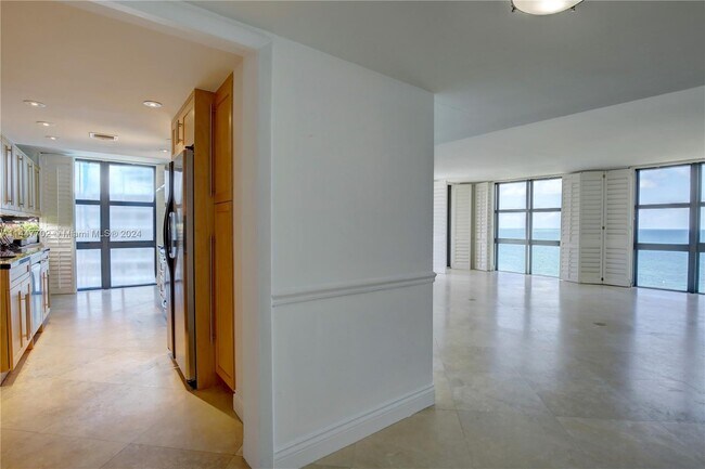 Building Photo - 1111 Crandon Blvd