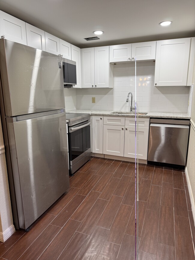 Building Photo - 2541 Oak Park Way