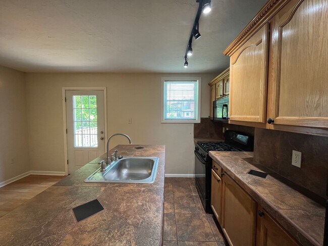 Foto del edificio - 5117 Cypress St